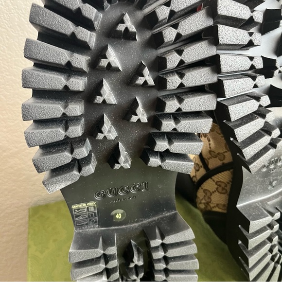 NEW Women’s GG Gucci Canvas Tan and Black Monogram Ankle Boots - EU 40 / US 10 - Picture 7 of 16